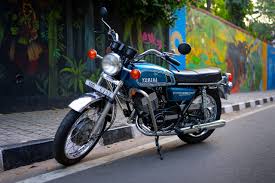 Yamaha Rajdoot 350: Classic Cruiser जिसने भारतीय राजमार्गों पर ताकत, सुंदरता और स्वतंत्रता को फिर से Defined किया|