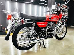 Yamaha Rajdoot 350: Classic Cruiser जिसने भारतीय राजमार्गों पर ताकत, सुंदरता और स्वतंत्रता को फिर से Defined किया|