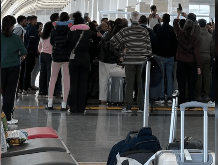 Turkey में फंसे 250 भारतीय यात्री: London से मुंबई की फ्लाइट 40 घंटे से ज्यादा देर से, मदद की गुहार